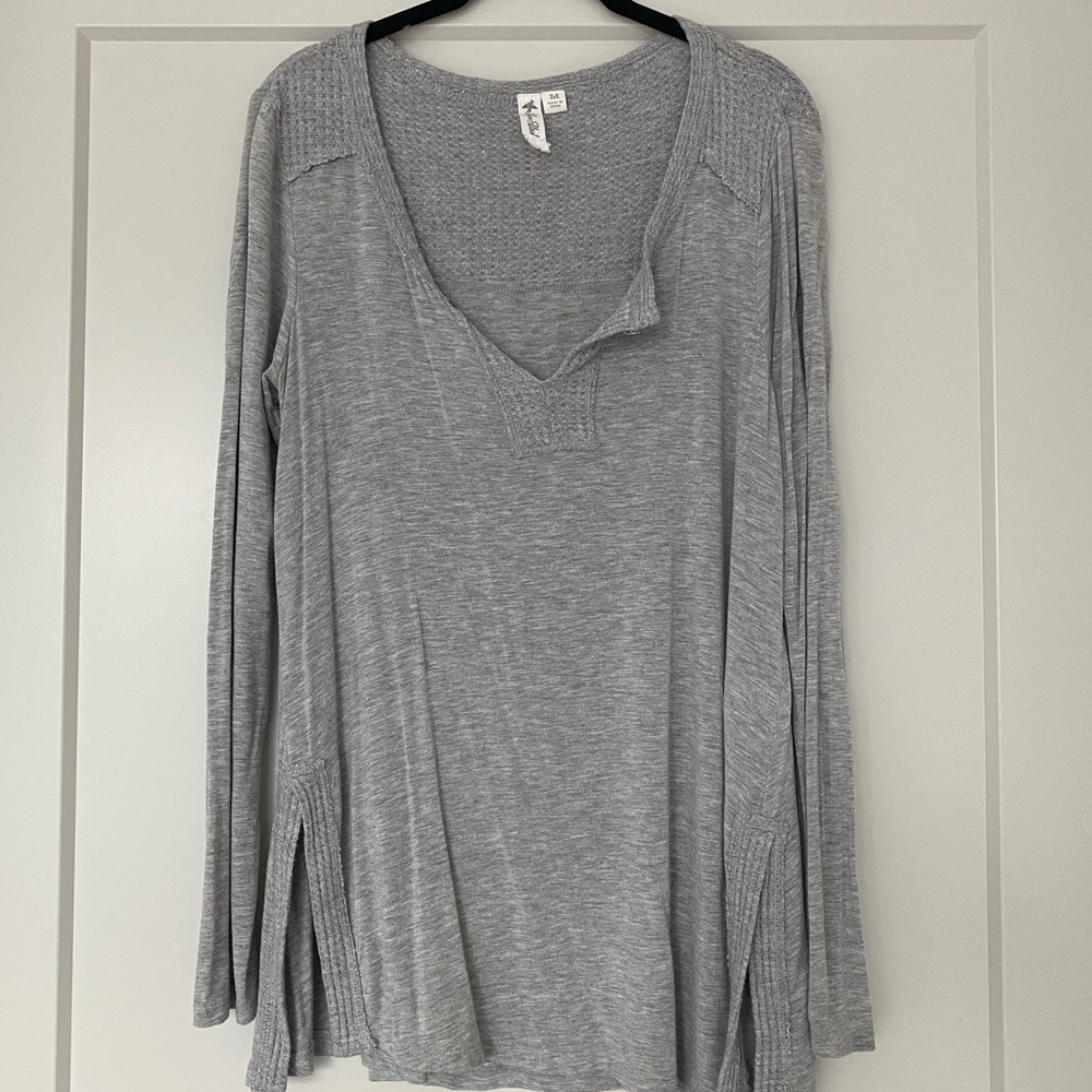 Light Gray Long Sleeve Top - M
